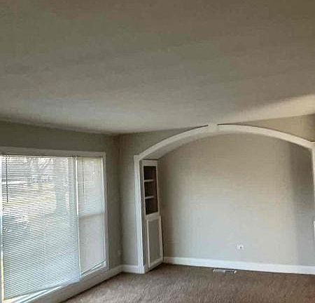 3rd image of 414 Indianwood Blvd