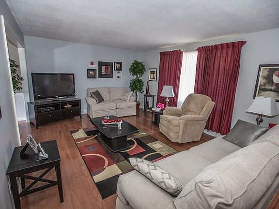 2nd image of 119 Brookwood Ln