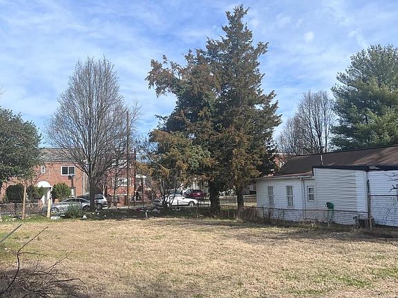 5th image of 3337 1/2 D St SE