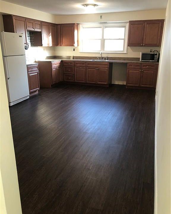 1st image of 34 N Summit St