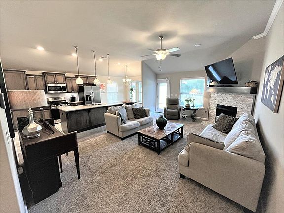 4th image of 9021 SW 47th St