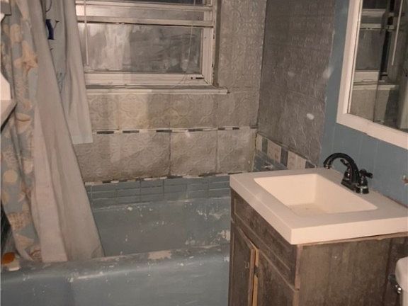 4th image of 117 Massanet St