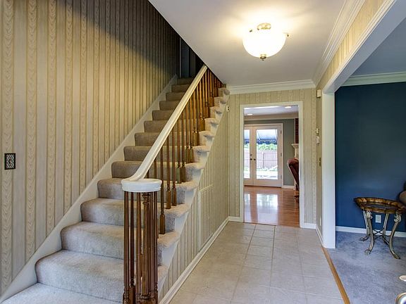 3rd image of 2206 Creekside Ln