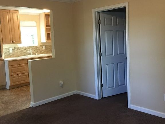 3rd image of 3223 Altacrest Dr #B