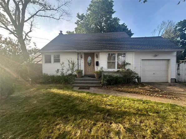 53 33rd, Copiague, NY 11726