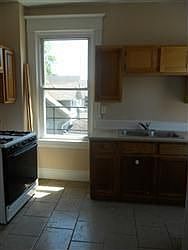 5th image of 2424 Maplewood Ave #2