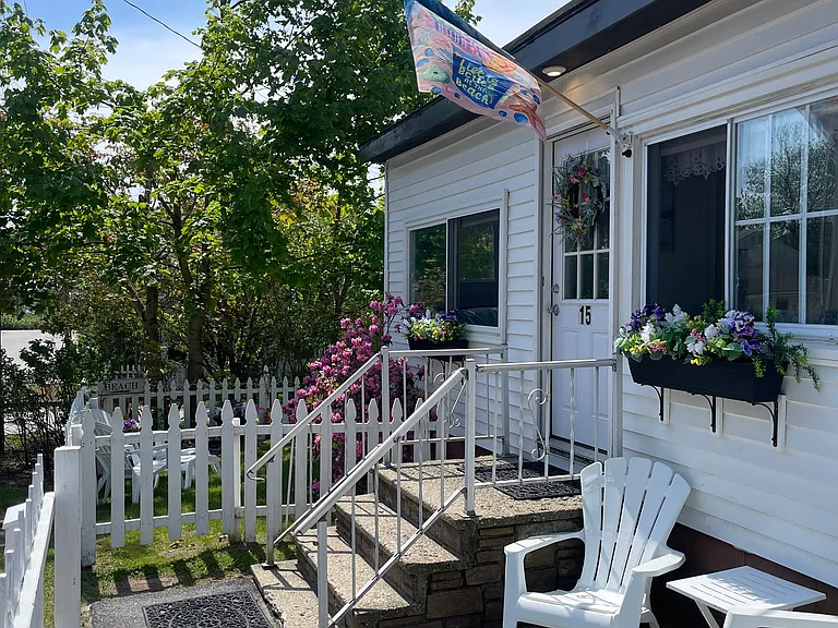 15 Seaview Ave — Photo 2
