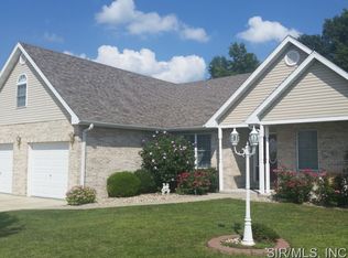 116 S Timberview Dr, Staunton, IL 62088