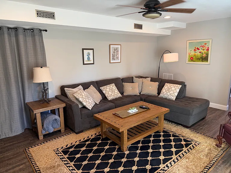 695 Victorian Ct #B — Photo 4