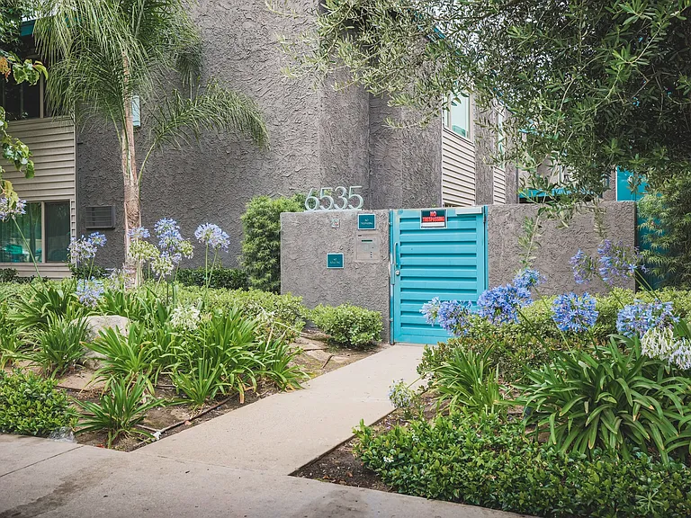 6535 Haskell Ave — Photo 7