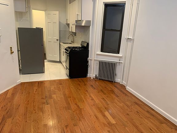 5th image of 332 W 37th St #3B