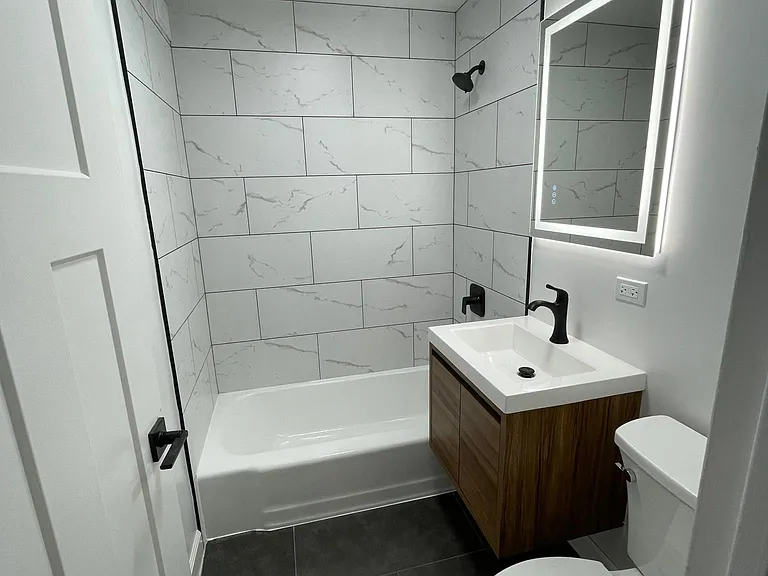 360 W Wellington Ave #5F — Photo 9