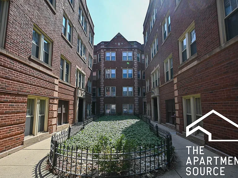 5119 W Montrose Ave #B — Photo 9