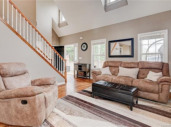 5th image of 44 Dunigan Dr