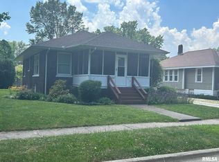 908 W Vine St, Taylorville, IL 62568