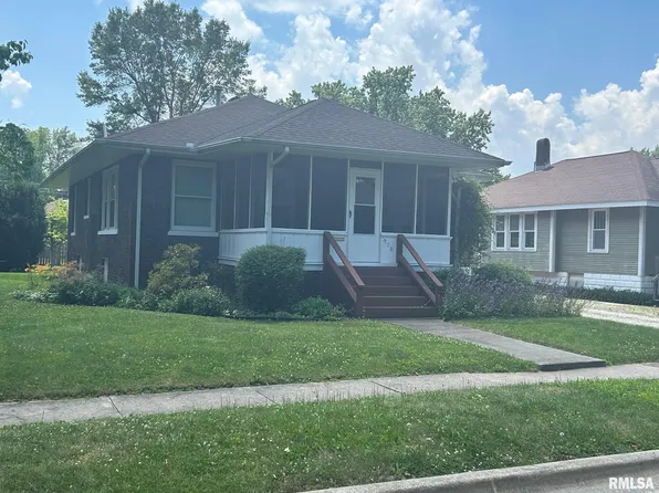 908 W Vine St, Taylorville, IL 62568