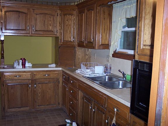 3rd image of 202 Arbor Dr
