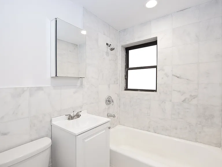 31 E 1st St #2D — Photo 4