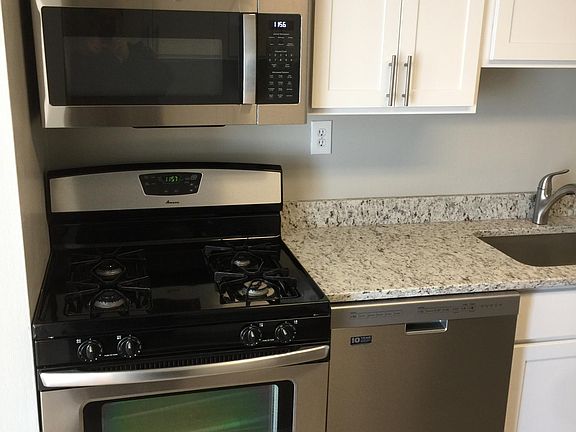 3rd image of 4201 Lee Hwy APT 501