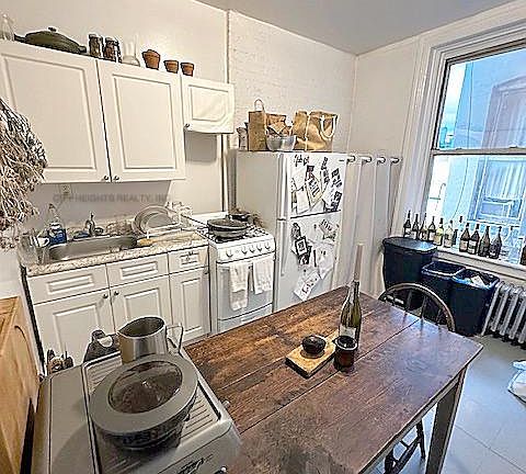 3rd image of 211 E 10th St APT 16