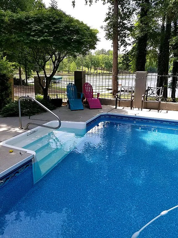 242 Loch Way photo 1
