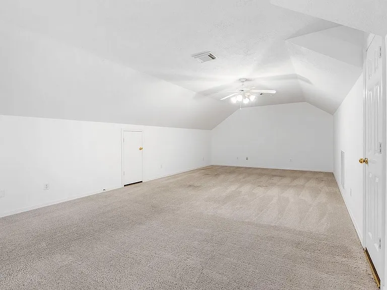 5913 Dolores St #B — Photo 27