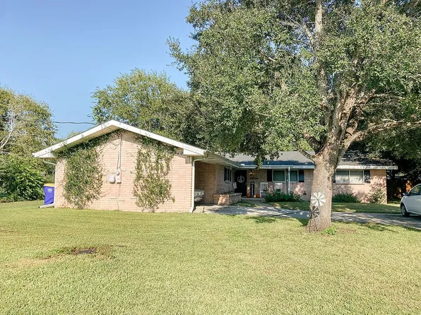 206 Live Oak St, Gonzales, TX 78629