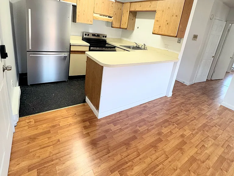 28 Pearl St #3 — Photo 2