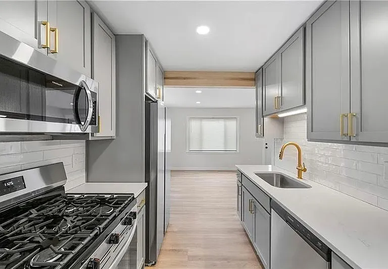 13410 Wainfleet Ave — Photo 6