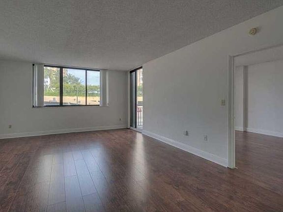 2nd image of 520 Brickell Key Dr #25