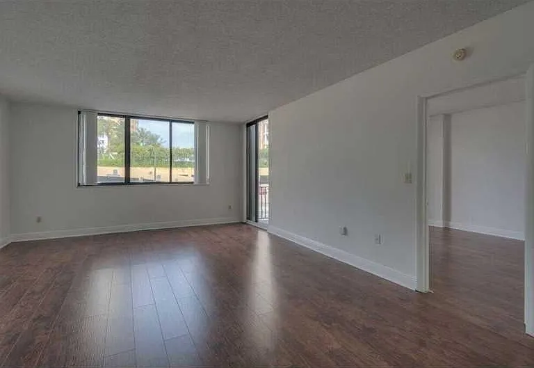 520 Brickell Key Dr #25 — Photo 2
