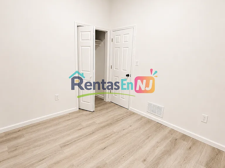 319 Hawthorne Ave #1L — Photo 3