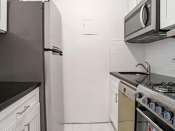 3rd image of 420 E 55th St APT 10H