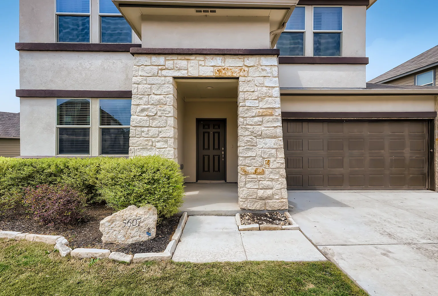 5 bed, 2838 sqft, $2,750 — Photo 2