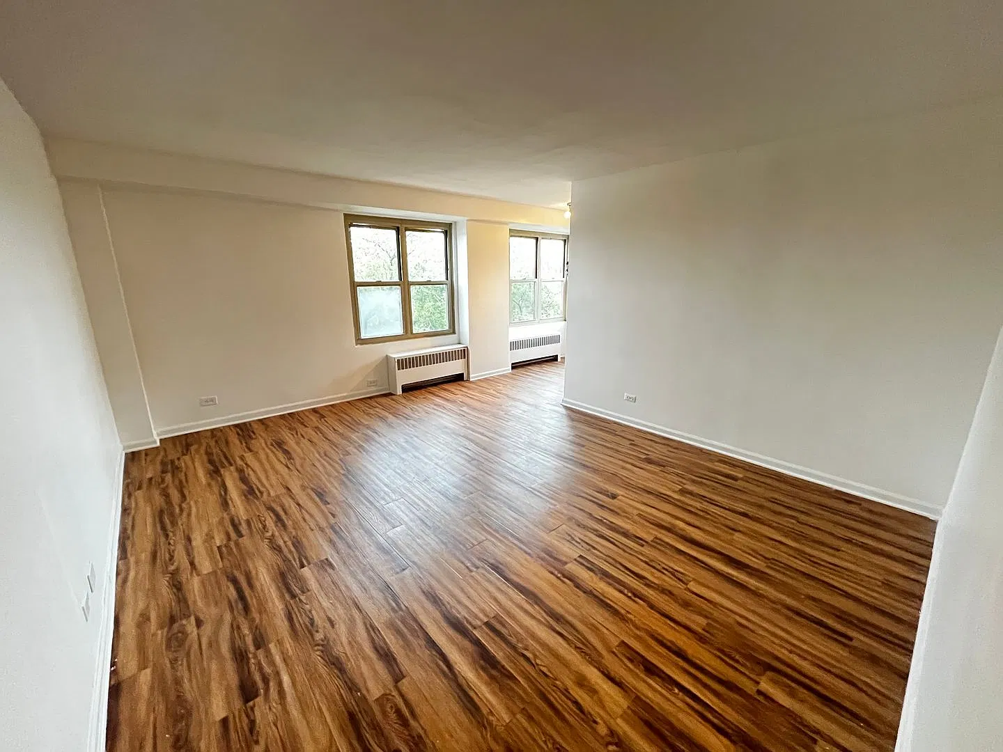 Spacious 1-Bedroom Condo in Budlong Woods — Photo 3