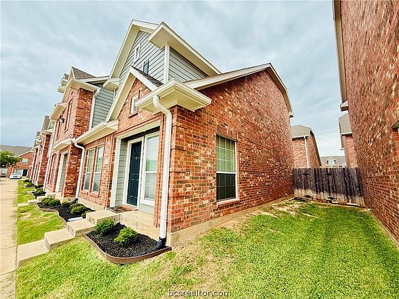 3rd image of 1001 Krenek Tap Rd APT 1807