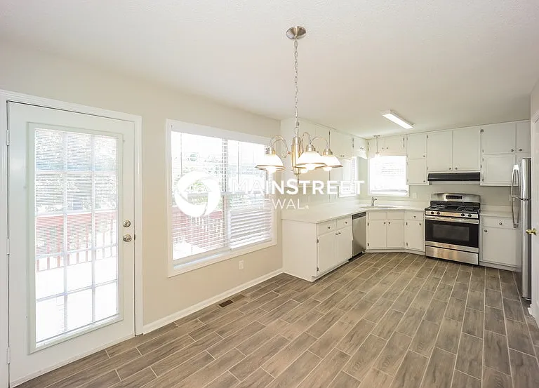 1463 Stonewood Ct — Photo 8