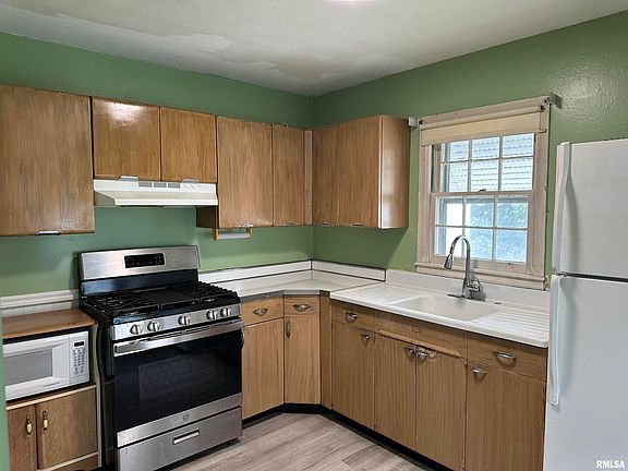5th image of 910 Keough Dr