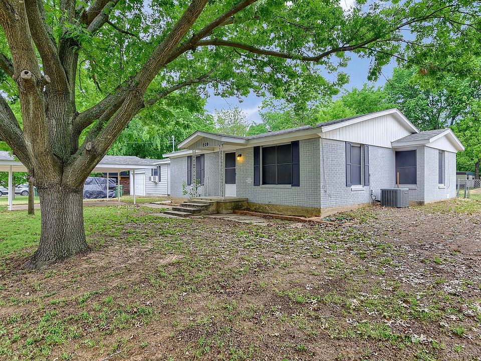 1st image of 209 E Woodland St