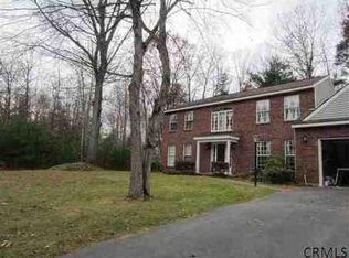 10 Pinecrest Dr, Niskayuna, NY 12309