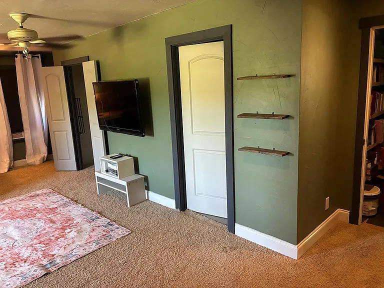E Clover Creek Dr — Photo 18