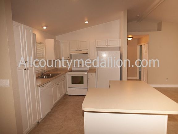5th image of 2205 SE 7th St