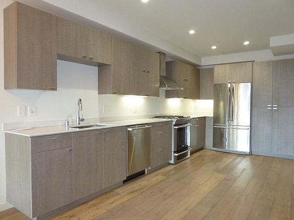 2nd image of 2652 Harrison St APT 302