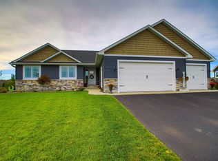 828 Brentwood Cir, River Falls, WI 54022