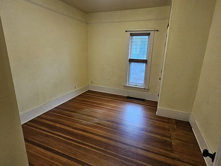 912 N Royer St — Photo 5