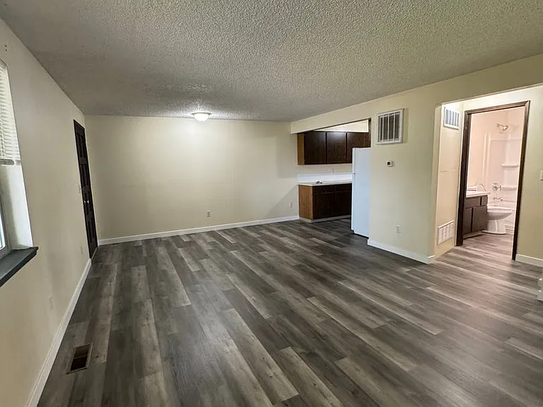 4201-4209 Maple Ave — Photo 11