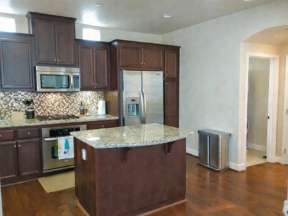 3rd image of 221 Hockney Ave