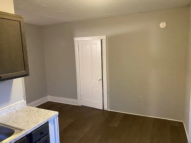 2 bed, $1,100 — Photo 1