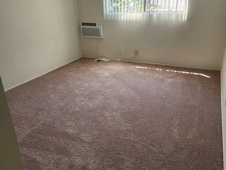 249-289 W Amber Ct — Photo 8