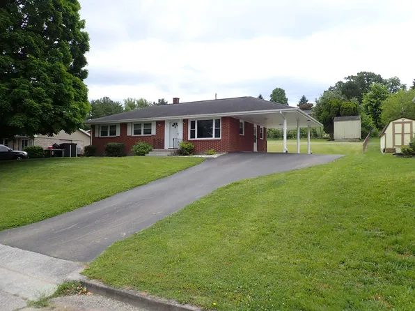 902 Dundee Dr, Radford, VA 24141